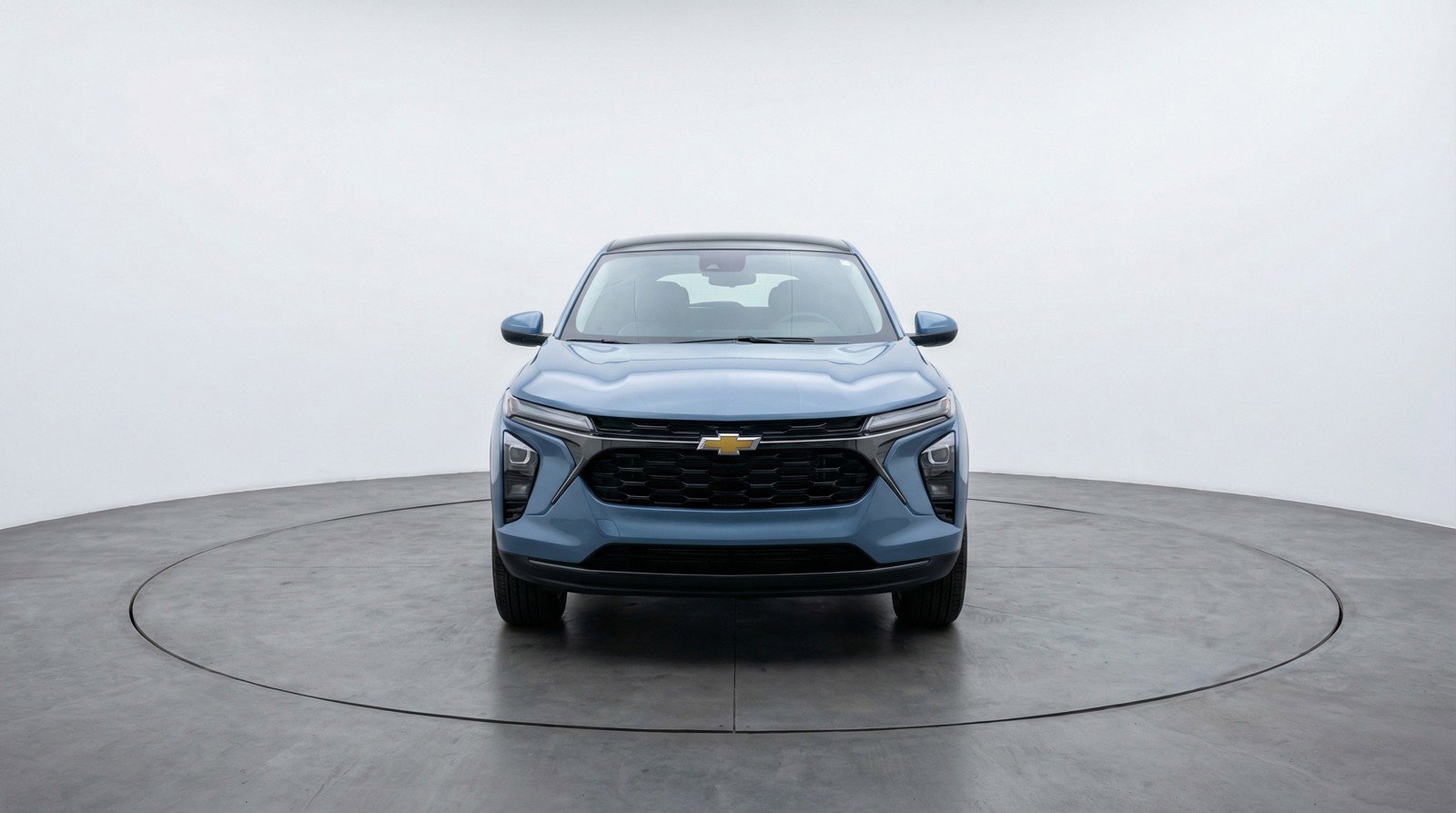 Used 2025 Chevrolet Trax LT FWD image 2