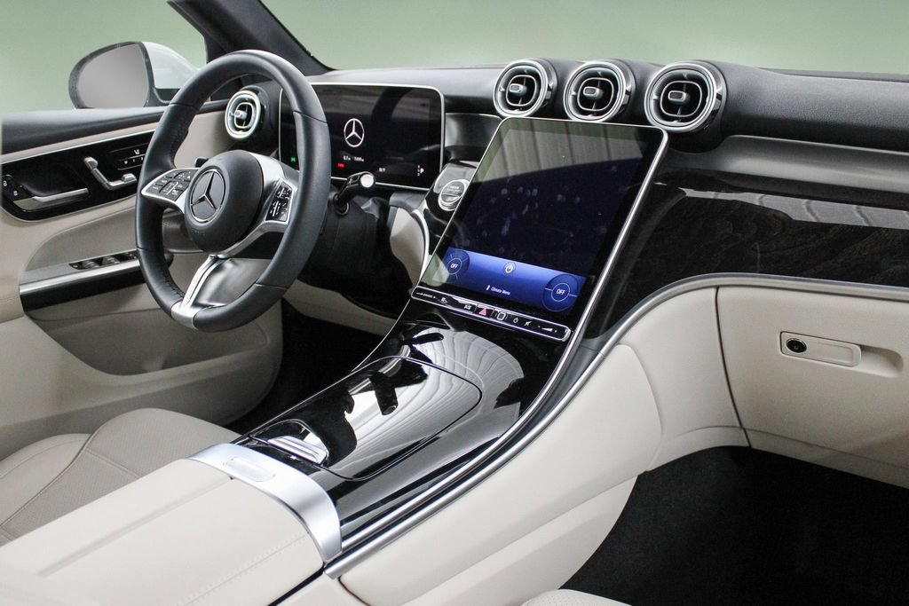Used 2025 Mercedes-Benz GLC 300 image 21