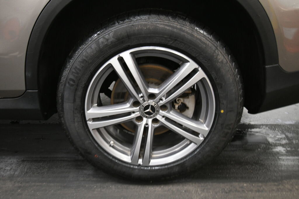Used 2021 Mercedes-Benz GLC 300 4MATIC image 35