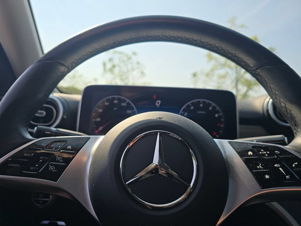 Used 2025 Mercedes-Benz C 300 4MATIC Sedan image 28