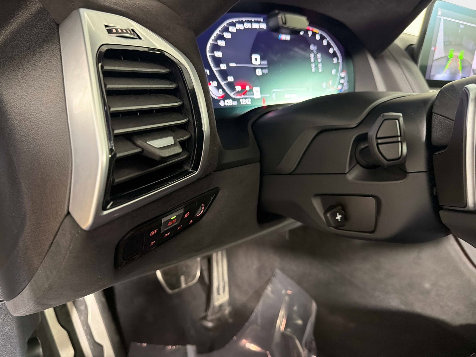 Used 2024 BMW M8 Competition image 35