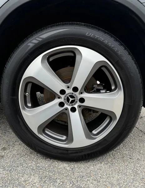 Used 2019 Mercedes-Benz GLC 300 4MATIC image 16