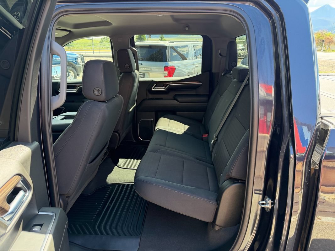 Used 2023 Chevrolet Silverado 1500 LT AWD/4WD image 9
