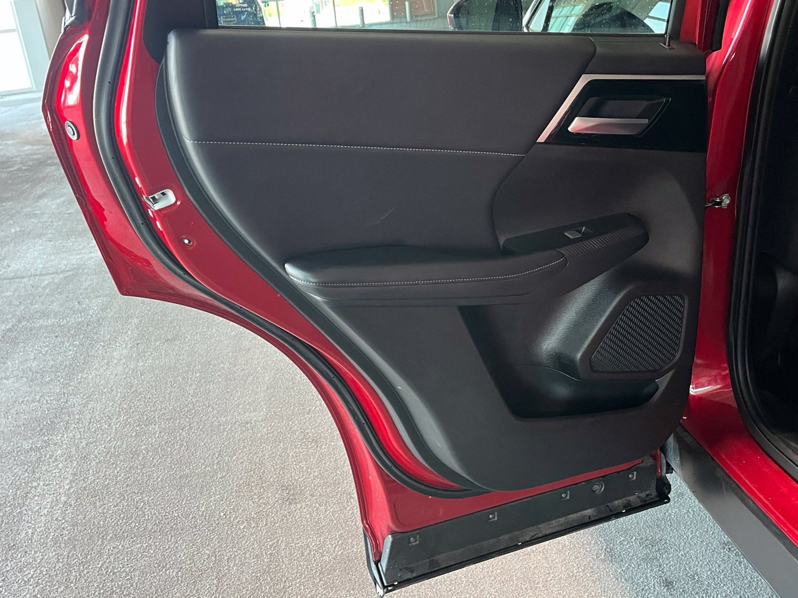 Used 2024 Mitsubishi Outlander SE AWD/4WD image 35