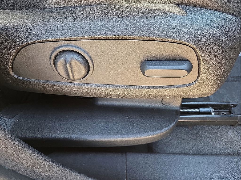 Used 2024 GMC Terrain SLT image 15