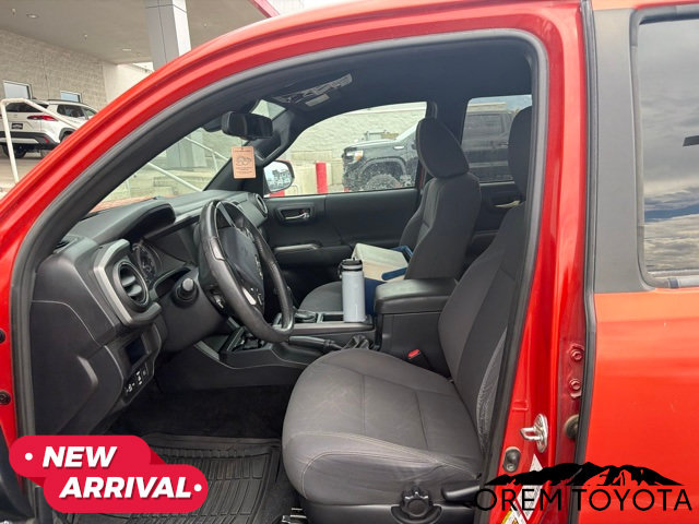 Used 2018 Toyota Tacoma TRD Off-Road w/ Technology Package AWD/4WD image 5