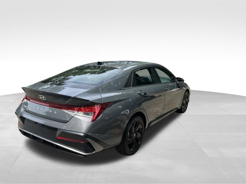 Certified 2026 Hyundai Elantra SEL Sport Premium FWD image 5