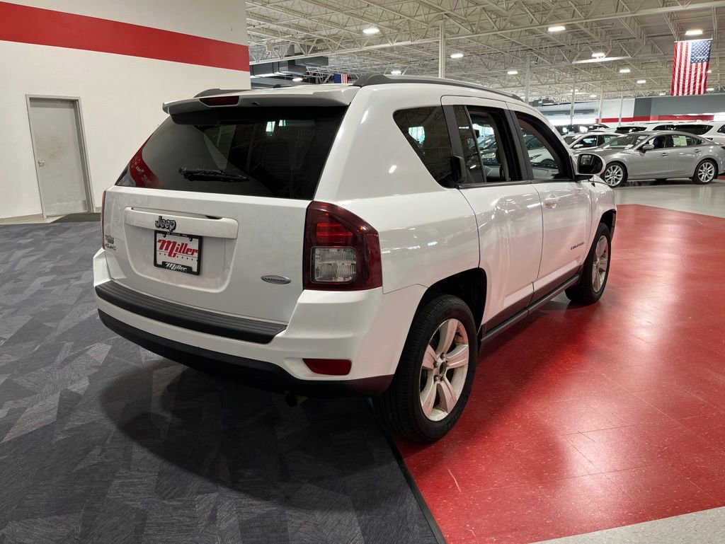 Used 2016 Jeep Compass Latitude AWD/4WD image 3