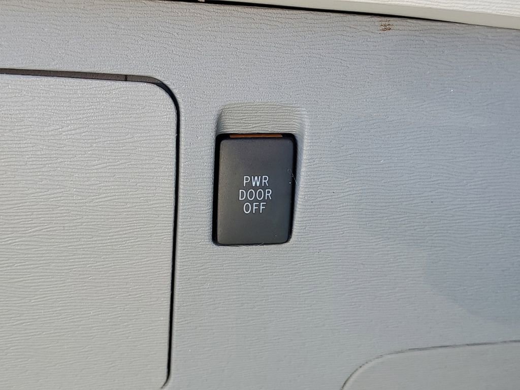 Used 2014 Toyota Sienna LE FWD image 16