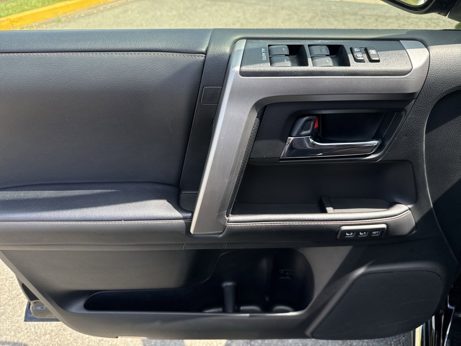 Used 2022 Toyota 4Runner Limited AWD/4WD image 15