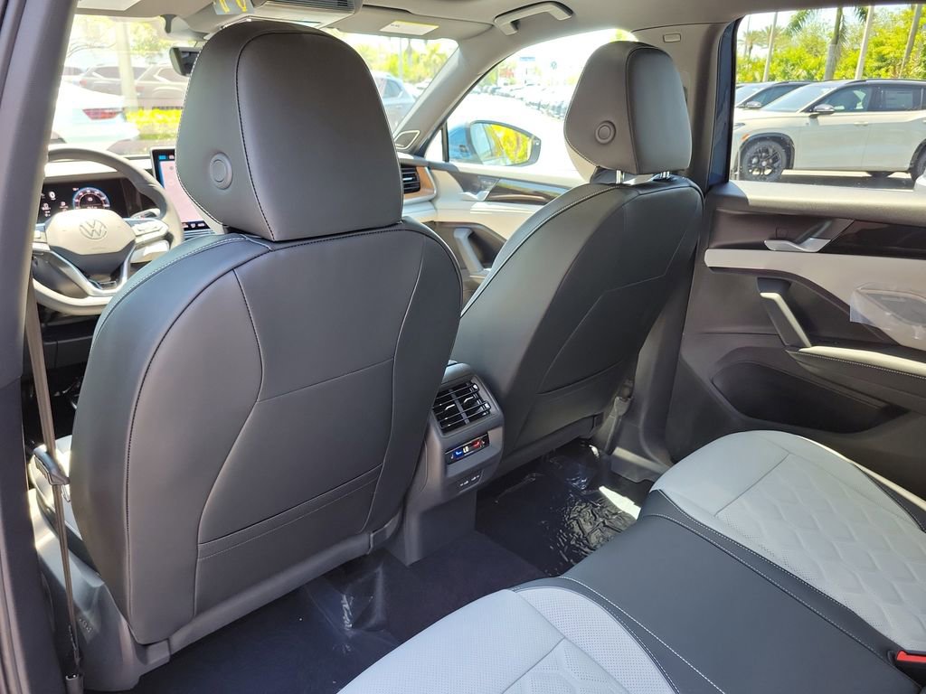 New 2026 Volkswagen Tiguan SEL R-Line image 9