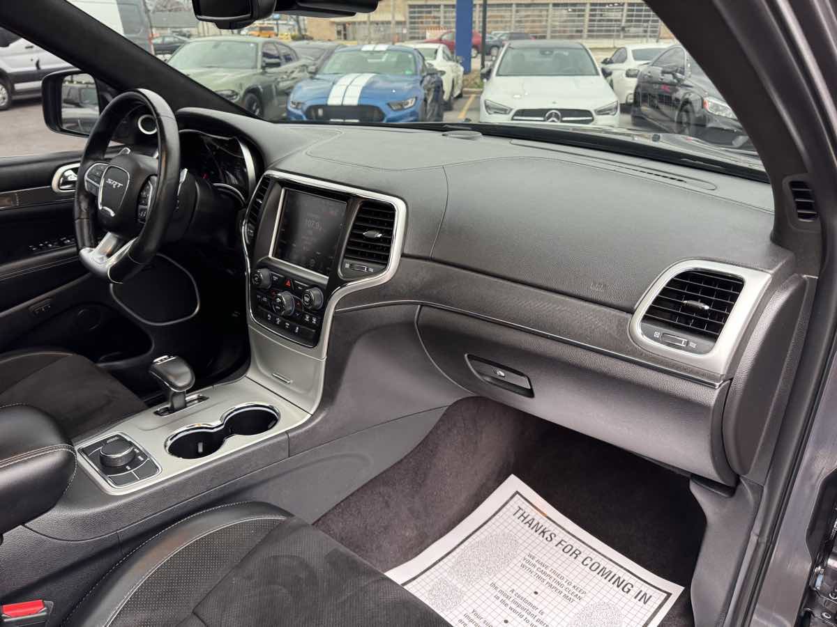 Used 2015 Jeep Grand Cherokee SRT w/ Luxury Group II AWD/4WD image 31