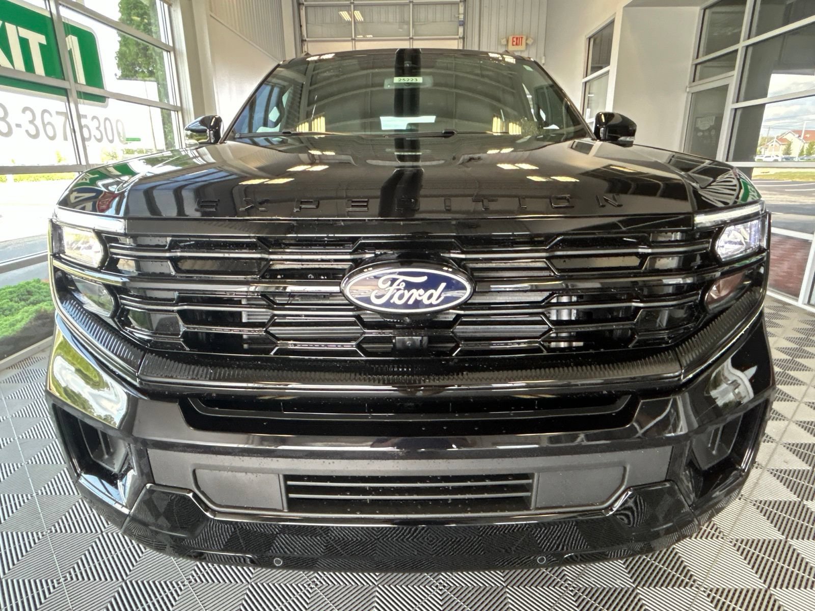 New 2027 Ford Expedition Max Platinum w/ Stealth Appearance Package AWD/4WD image 2