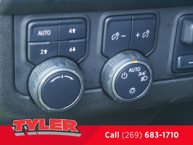 Used 2021 Chevrolet Tahoe Z71 w/ Z71 Signature Package AWD/4WD image 26