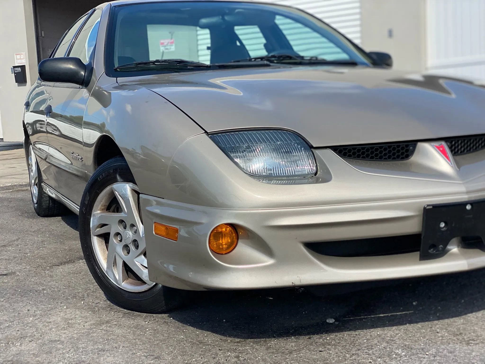 Used 2002 Pontiac Sunfire SE image 8