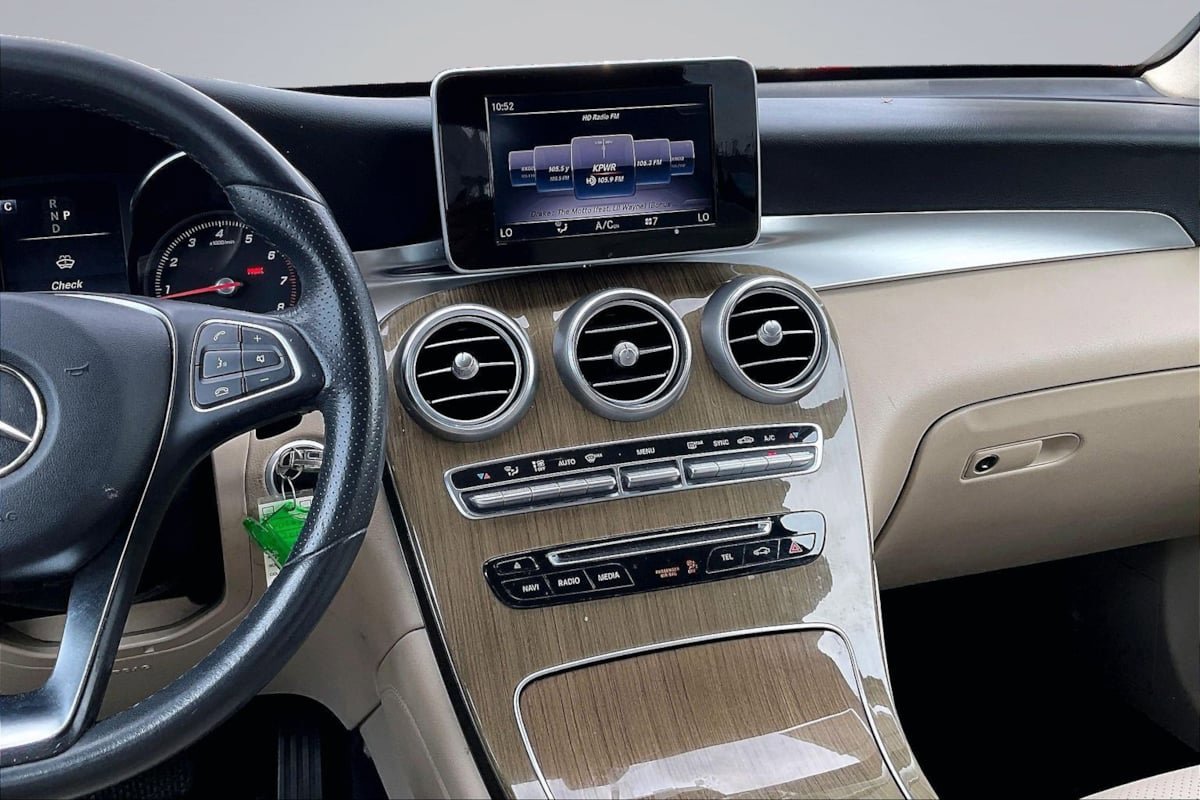 Used 2018 Mercedes-Benz GLC 300 w/ Premium Package image 6