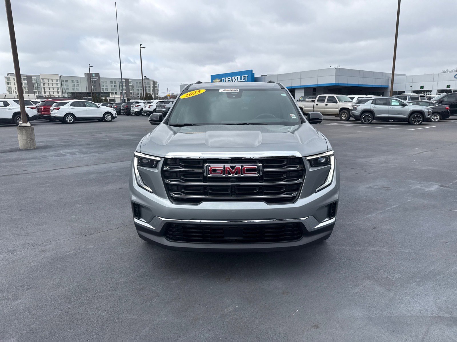 Used 2025 GMC Acadia Elevation image 8