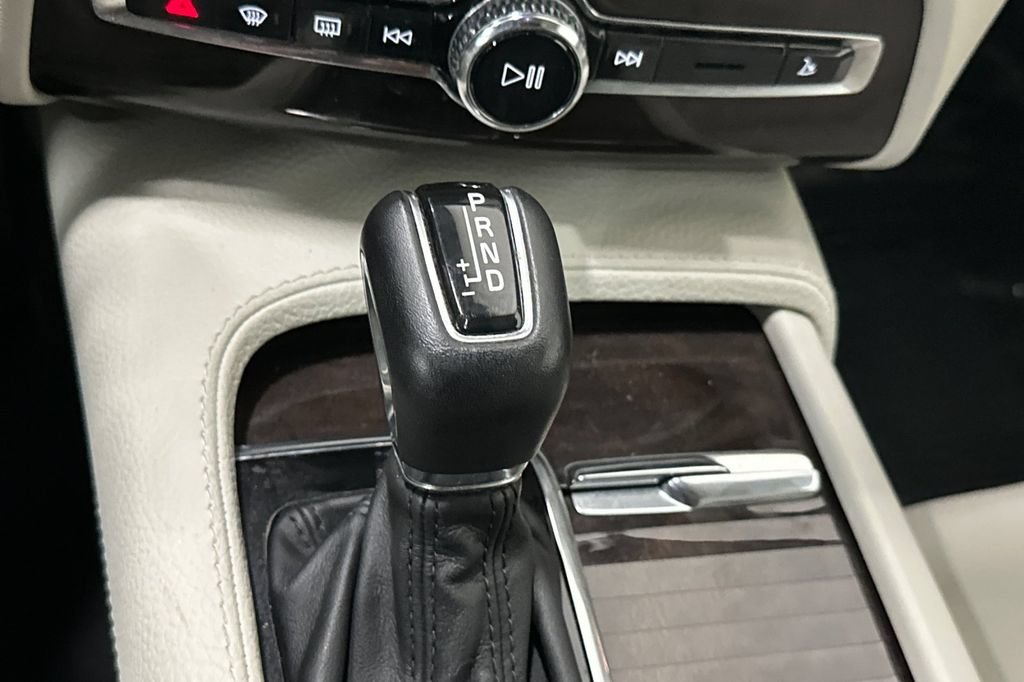 Used 2017 Volvo XC90 T6 Momentum w/ Vision Package AWD/4WD image 26
