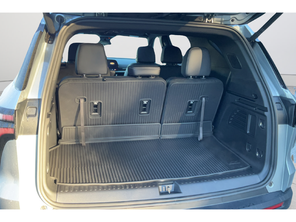 New 2027 Chevrolet Traverse LT w/ LPO, Floor Liner Package FWD image 17