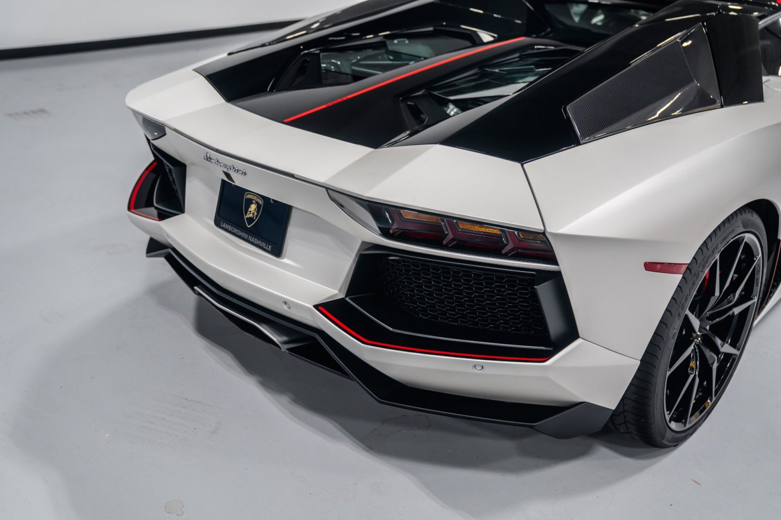 Used 2016 Lamborghini Aventador LP 700-4 image 12