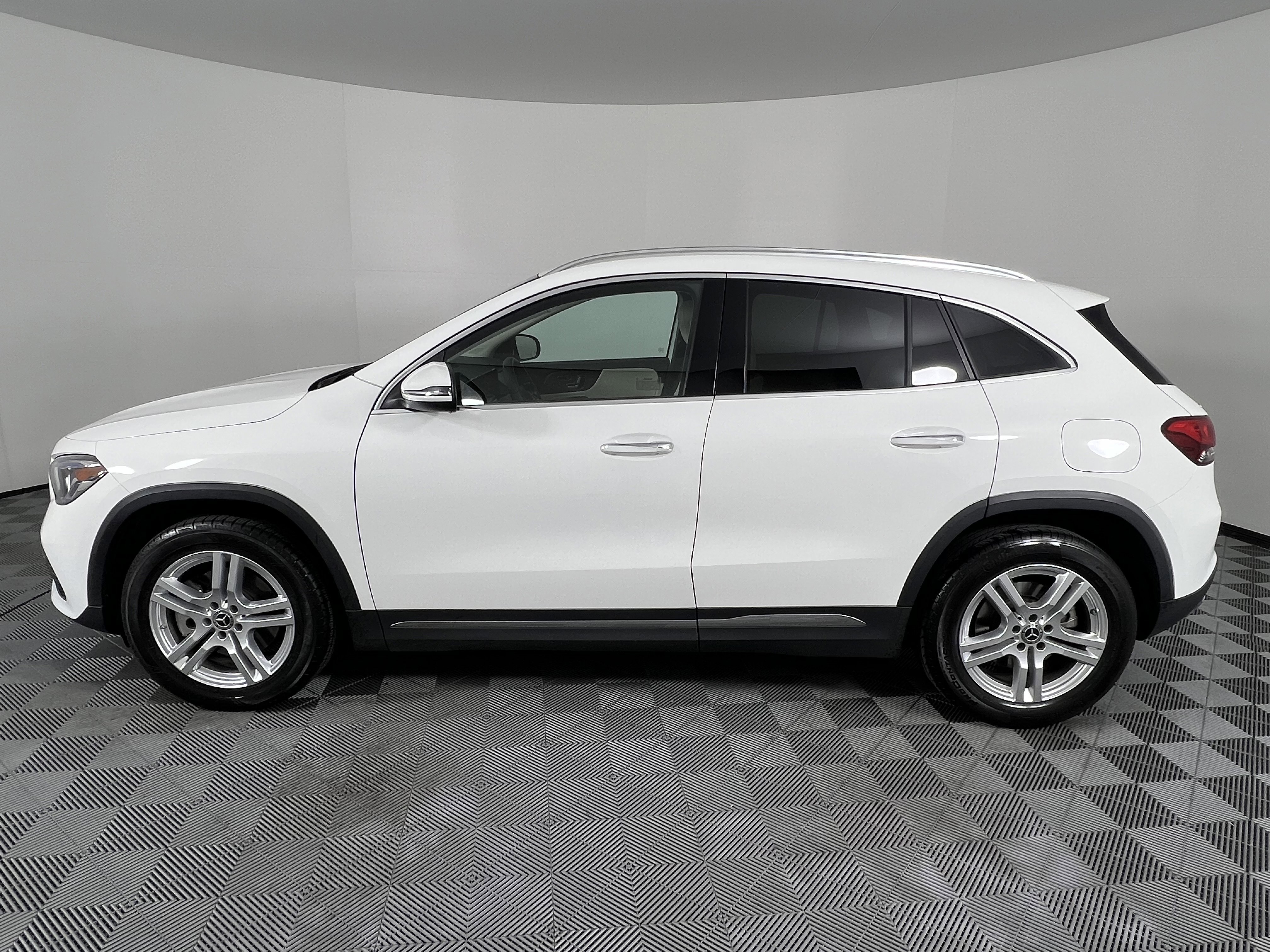 Certified 2023 Mercedes-Benz GLA 250 4MATIC image 9