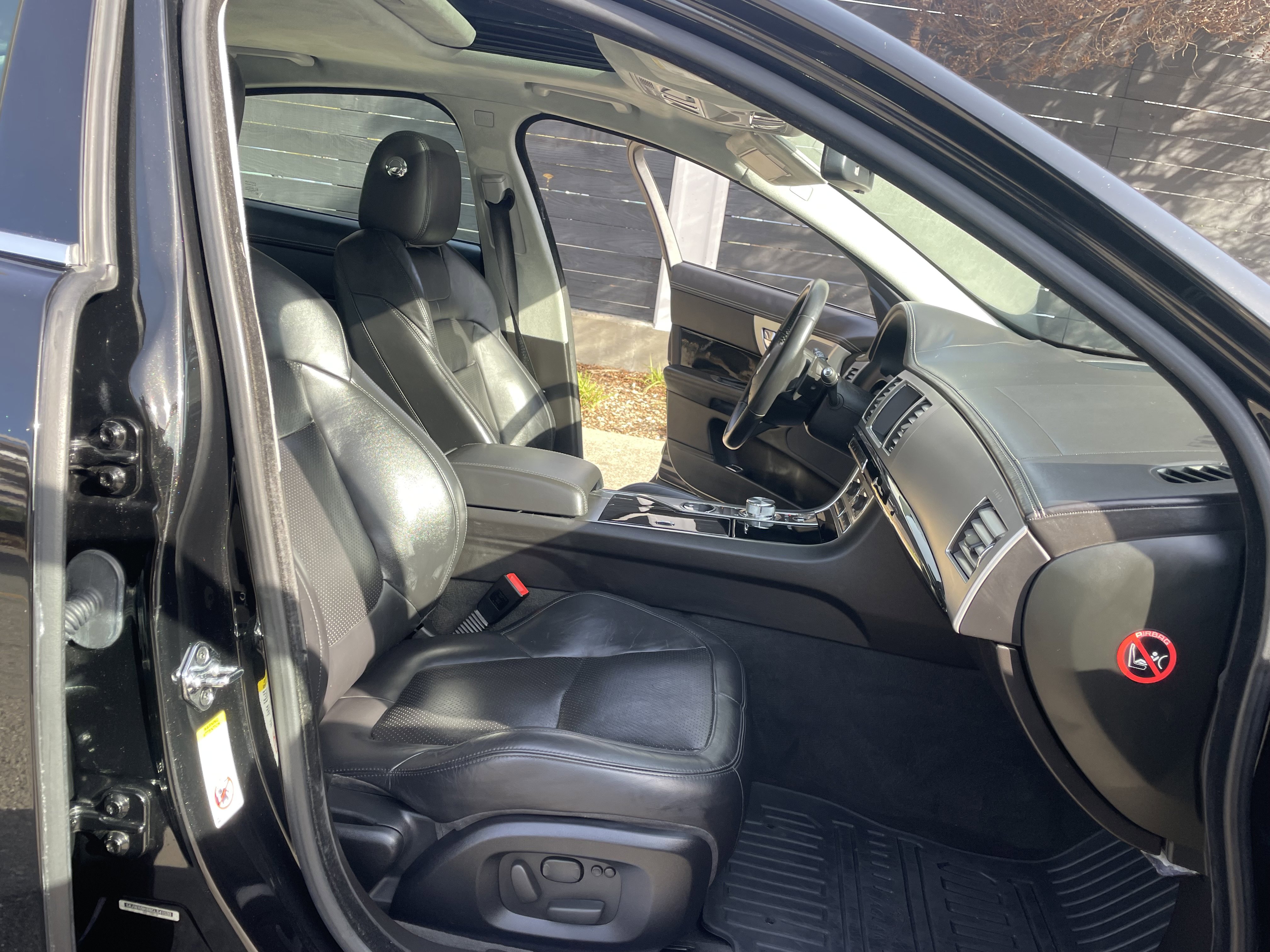 Used 2012 Jaguar XF Portfolio image 6