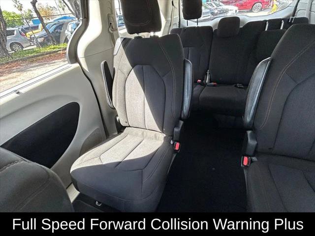 Certified 2020 Chrysler Pacifica Touring w/ Advanced Safetytec Group FWD image 12