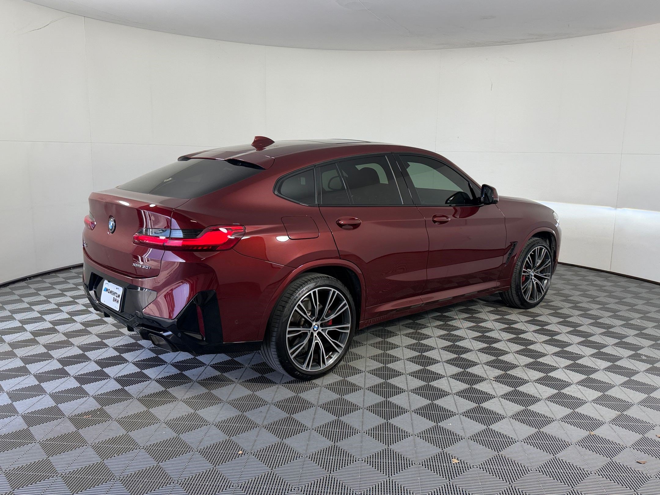 Used 2024 BMW X4 xDrive30i w/ Premium Package AWD/4WD image 8