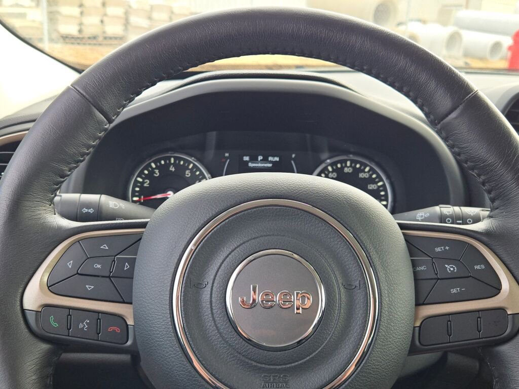 Used 2017 Jeep Renegade Latitude w/ Popular Equipment Group image 28