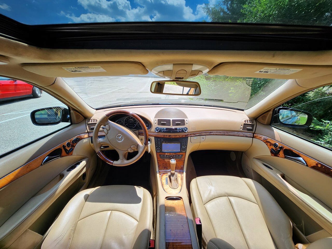 Used 2009 Mercedes-Benz E 350 4MATIC Sedan image 16