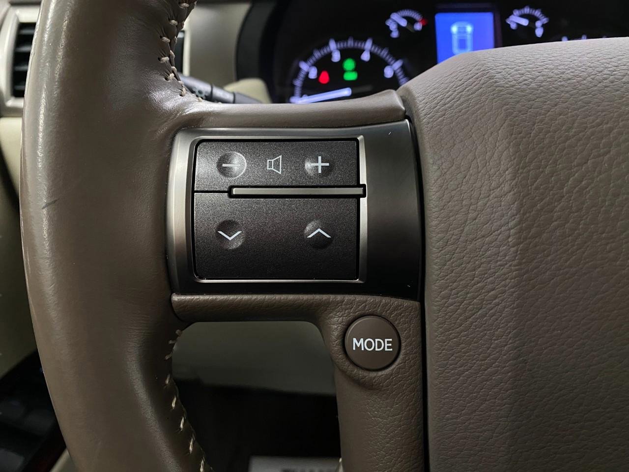 Used 2018 Lexus GX 460 Premium w/ Premium Package image 16