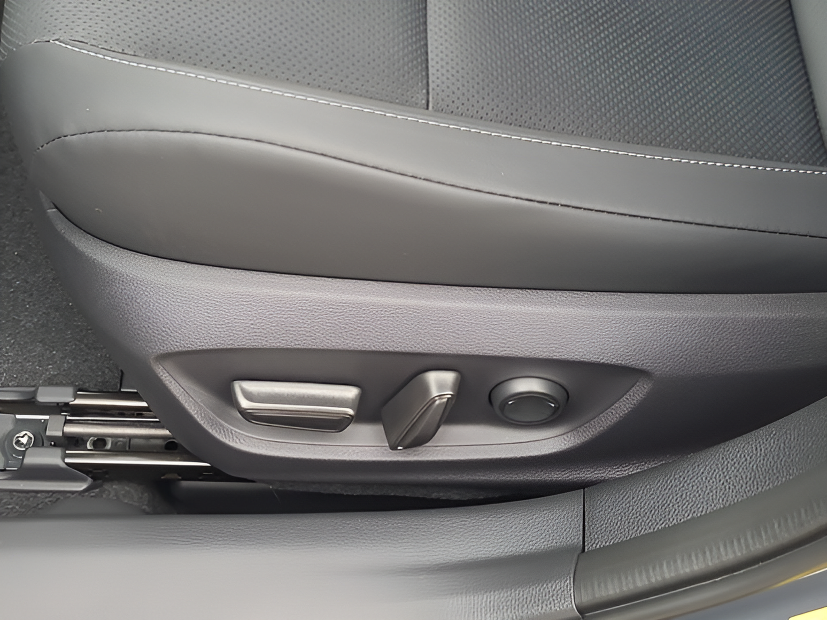 New 2026 Toyota Prius Limited FWD image 13