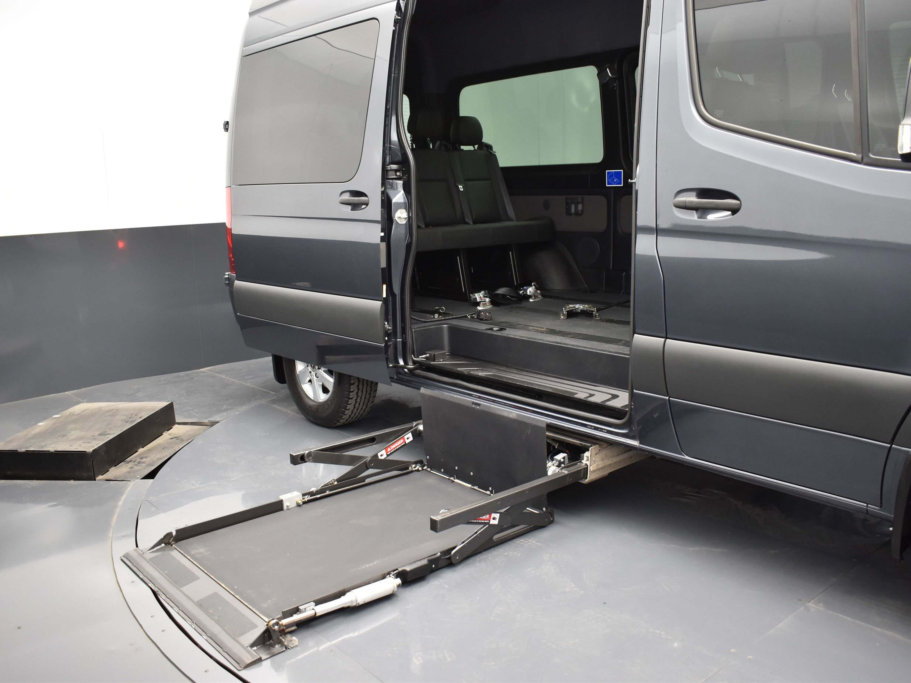 Used 2019 Mercedes-Benz Sprinter 2500 image 39