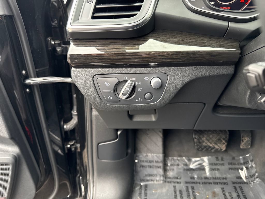 Used 2019 Audi Q5 Prestige w/ Prestige Package image 27