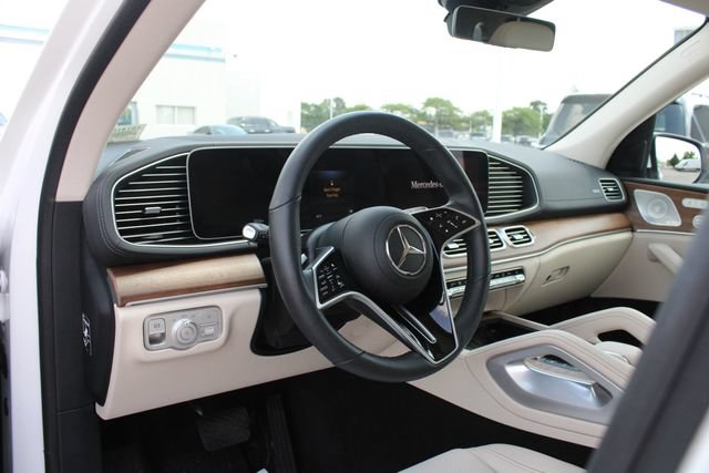 Used 2024 Mercedes-Benz GLS 450 4MATIC image 2
