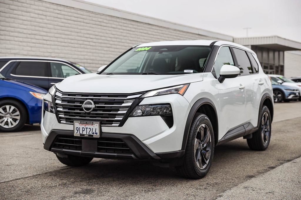 Used 2024 Nissan Rogue SV FWD image 3