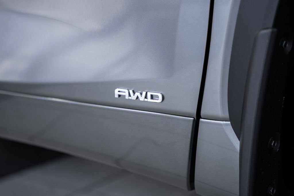 New 2026 Toyota Highlander Limited image 18