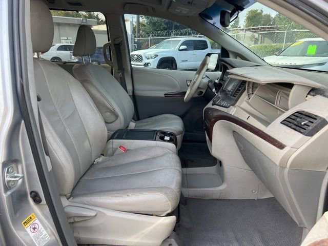 Used 2011 Toyota Sienna XLE image 41