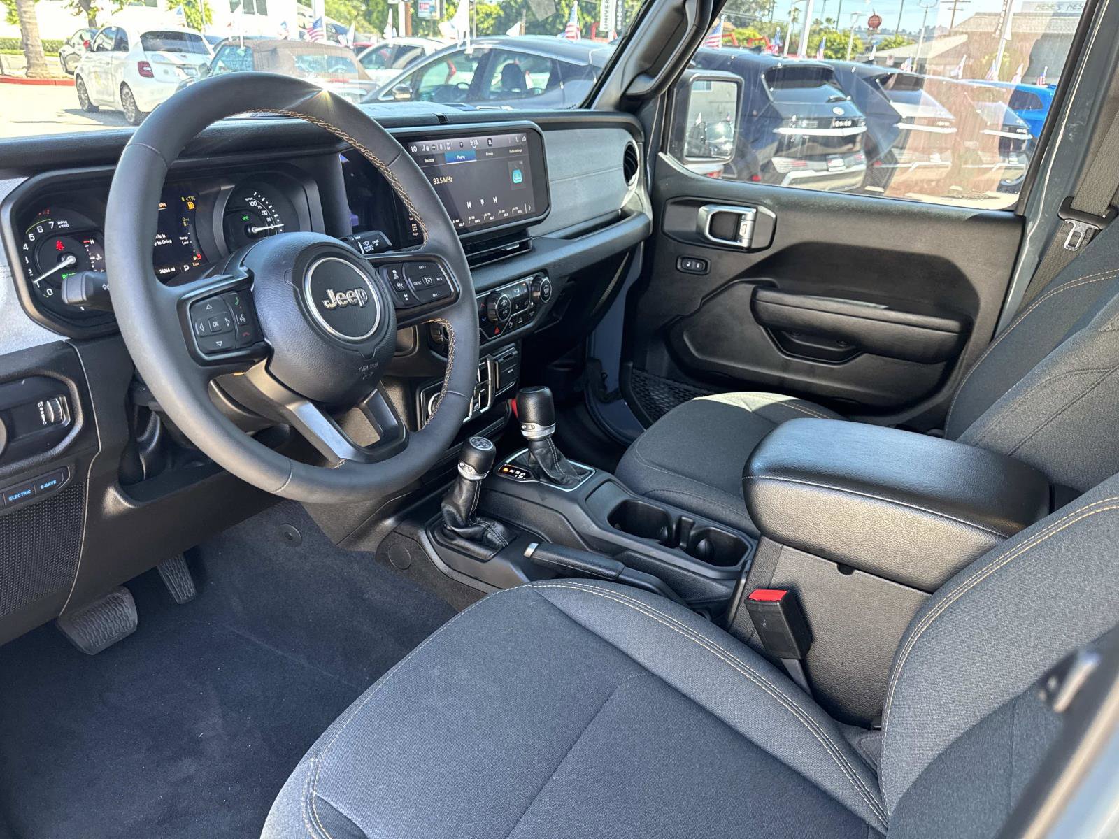 Used 2024 Jeep Wrangler Unlimited w/ Convenience Group AWD/4WD image 14