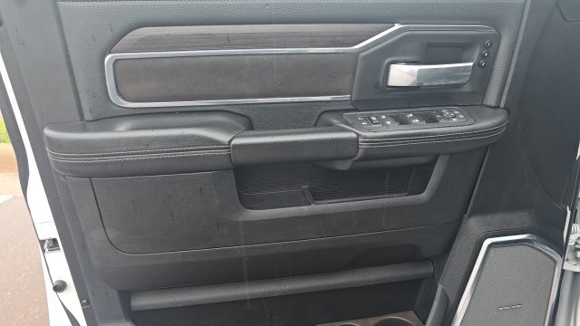 Used 2025 RAM 2500 Laramie AWD/4WD image 35