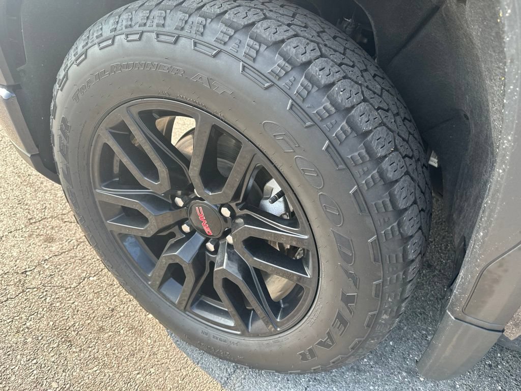 Used 2024 GMC Sierra 1500 Elevation w/ LPO, Elevation Black Package AWD/4WD image 9