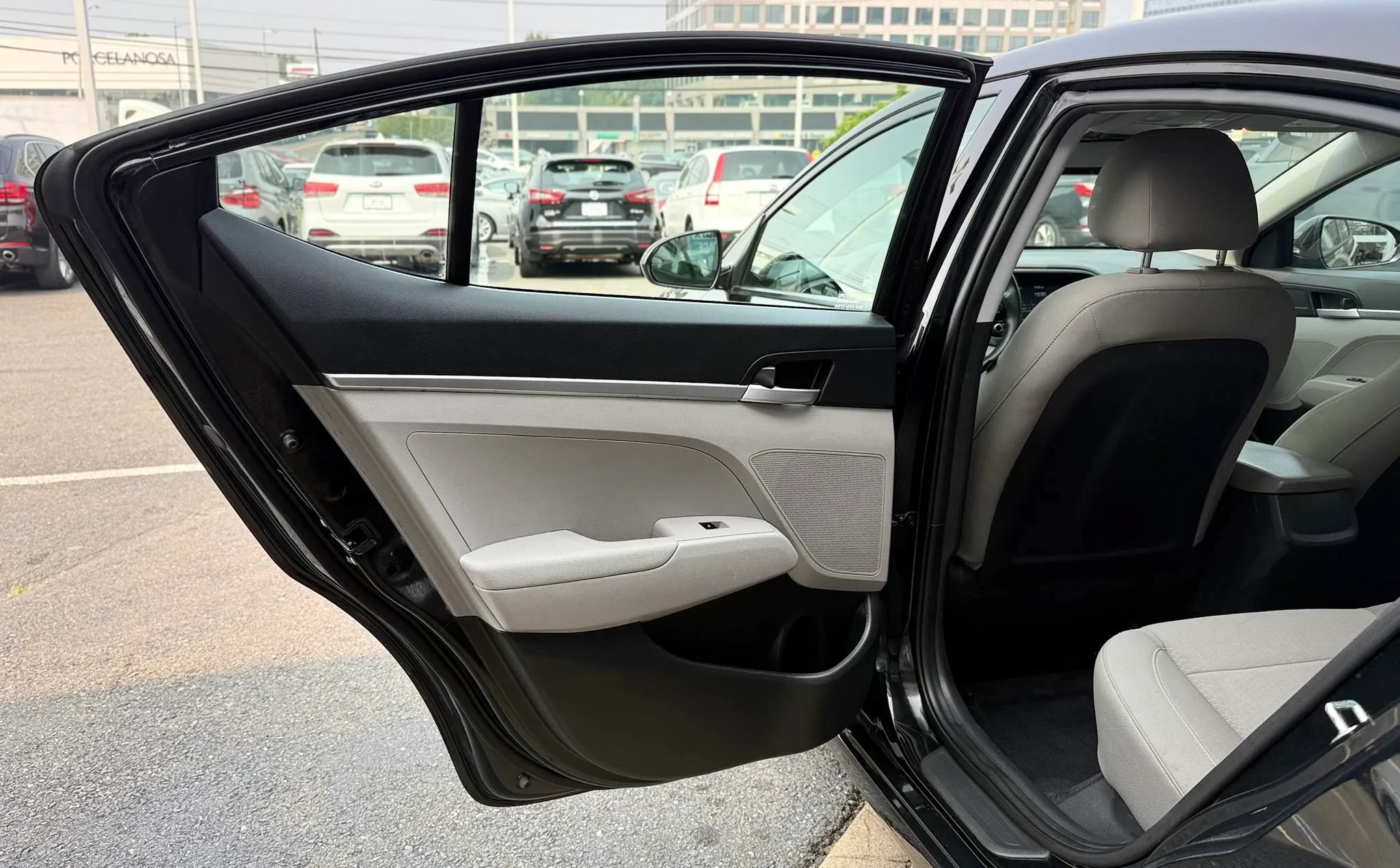 Used 2020 Hyundai Elantra SE FWD image 23