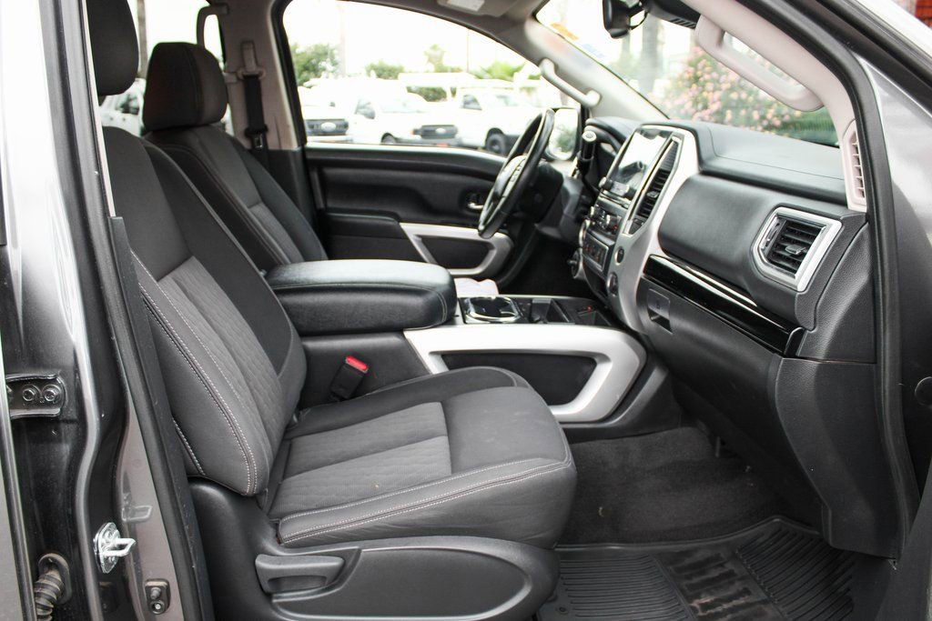 Used 2021 Nissan Titan SV w/ SV Convenience Package AWD/4WD image 39
