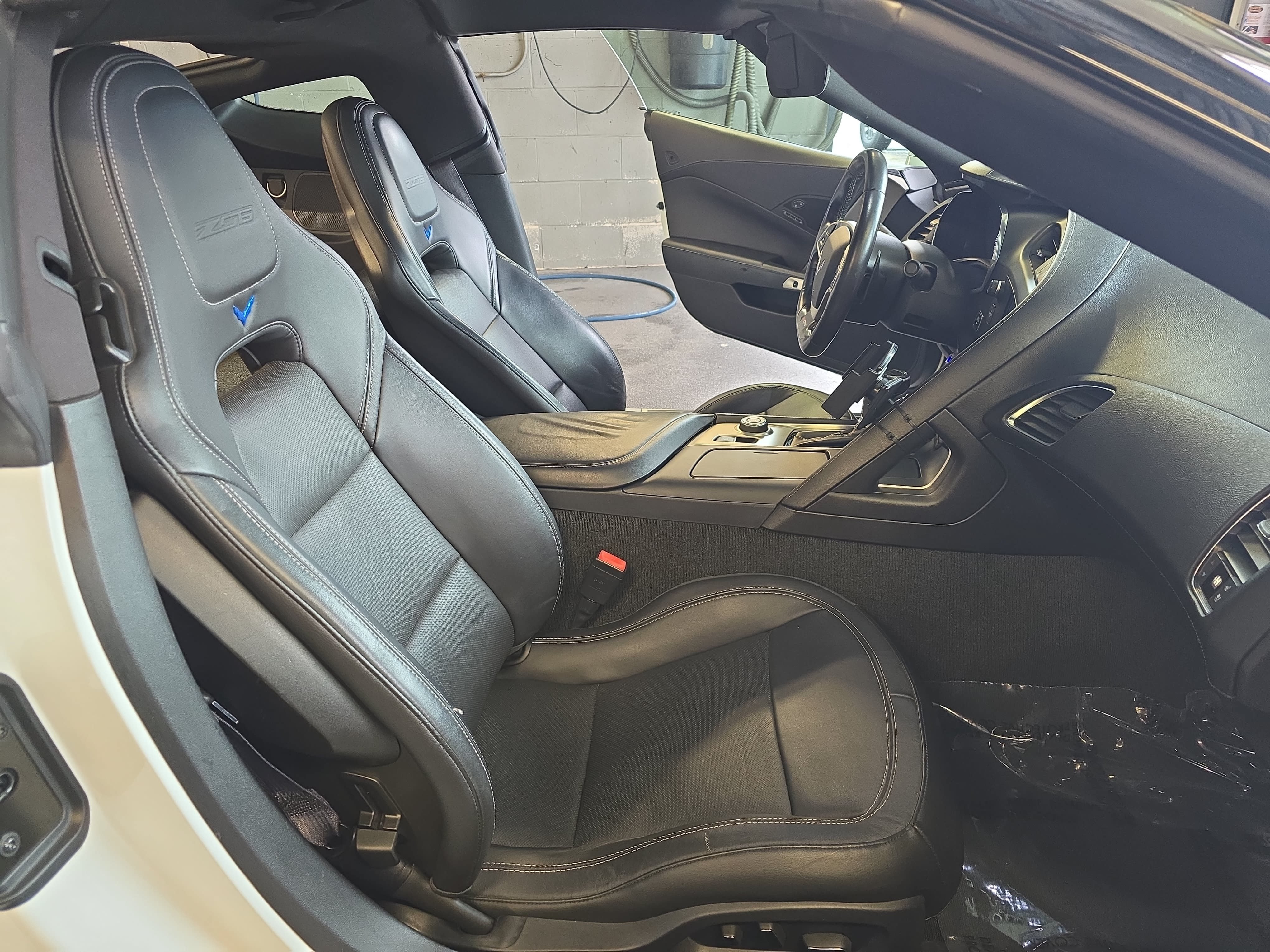 Used 2015 Chevrolet Corvette Z06 w/ 2LZ Preferred Equipment Group RWD image 10