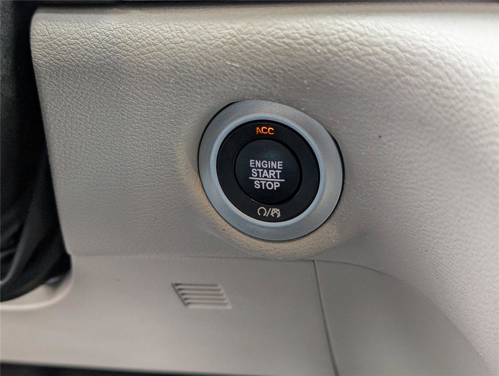 Used 2023 Chrysler Pacifica Touring-L image 24