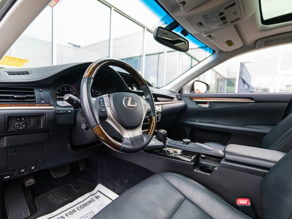 Used 2015 Lexus ES 350 w/ Premium Package FWD image 4