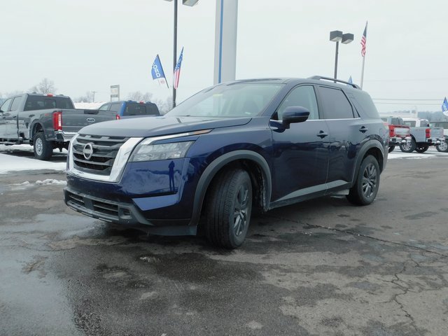 Used 2024 Nissan Pathfinder SV image 4