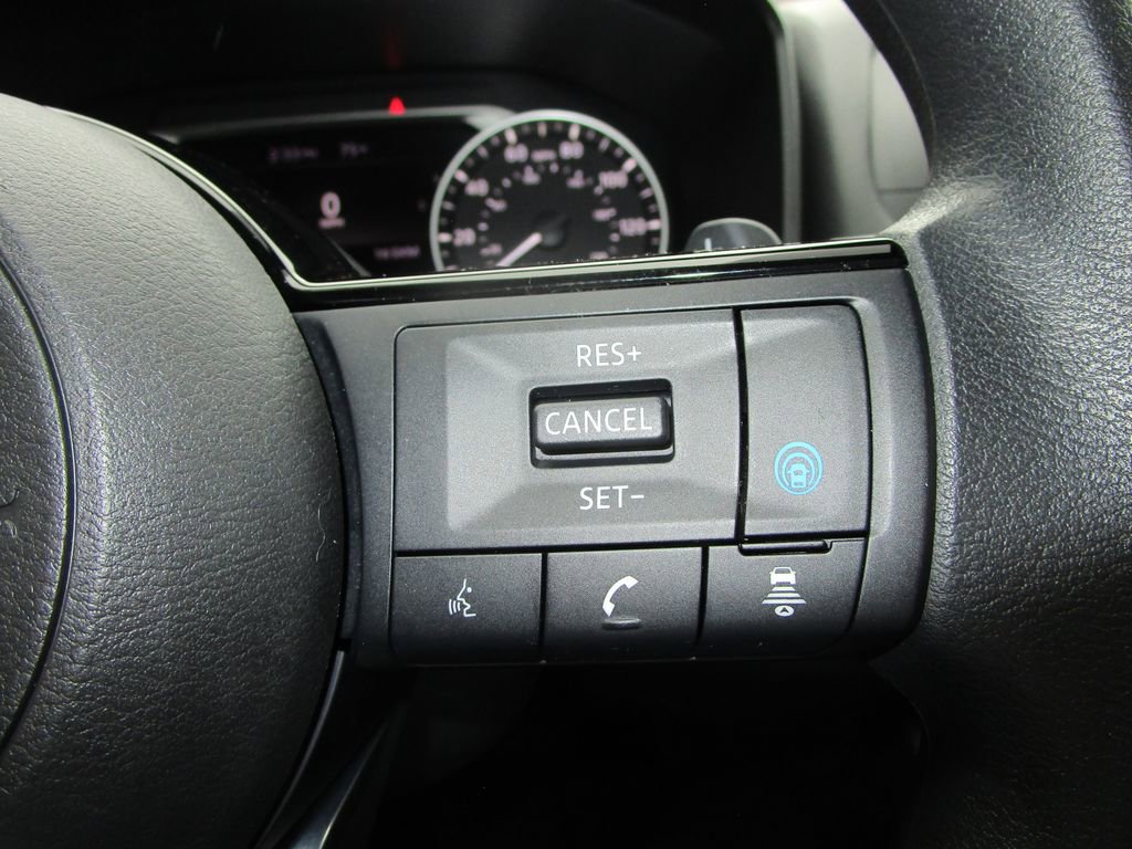 Used 2023 Nissan Rogue SV image 29