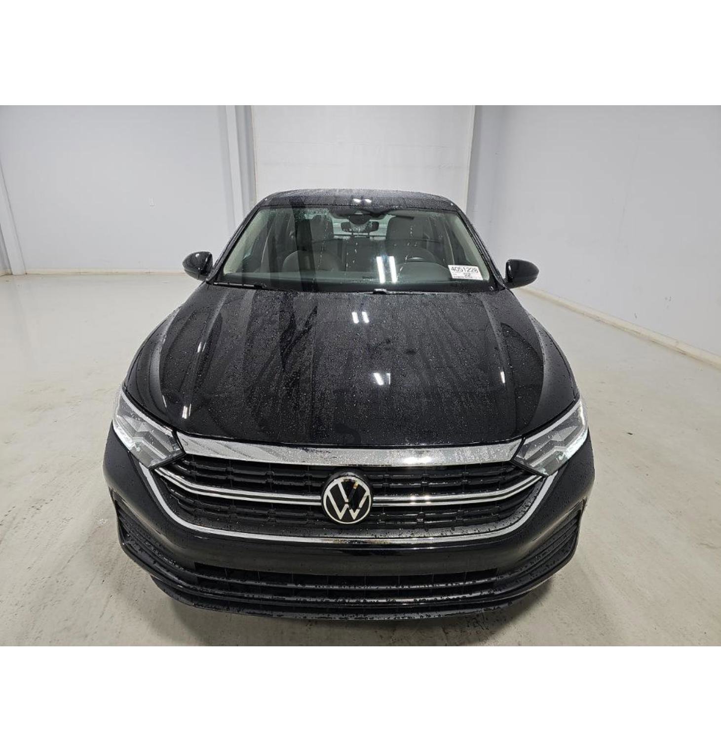 Used 2023 Volkswagen Jetta SE image 2