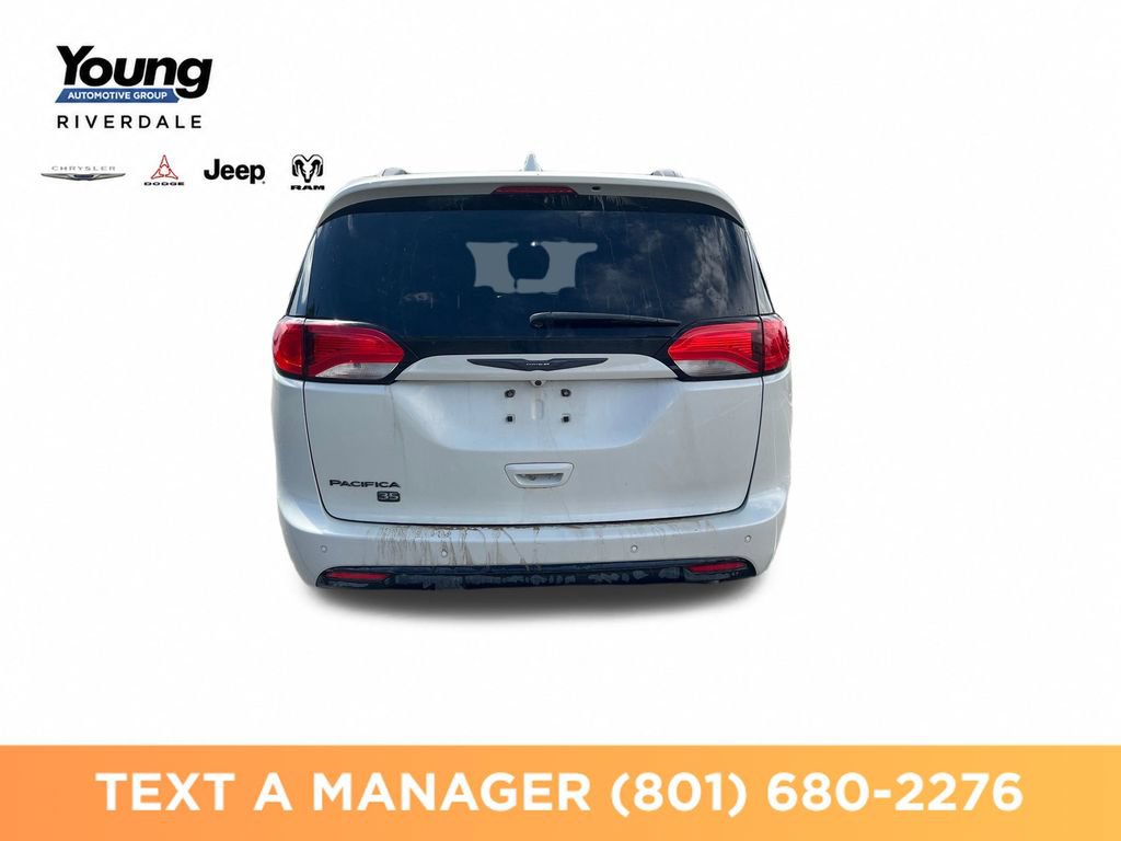 Used 2019 Chrysler Pacifica Touring-L FWD image 4